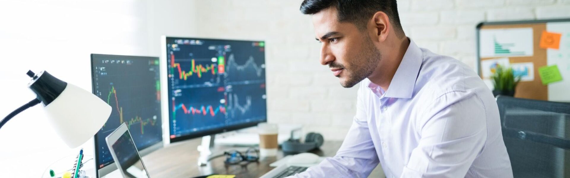 How to Become a Stock Broker: The Ultimate Guide to a High-Stakes Career