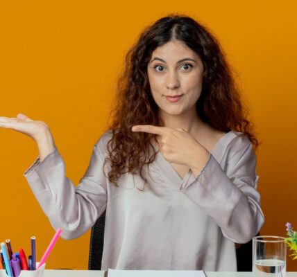 What Is an Internship? Complete Guide: Meaning, Benefits, Mistakes to Avoid & How to Find One